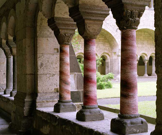 Drei Säulen